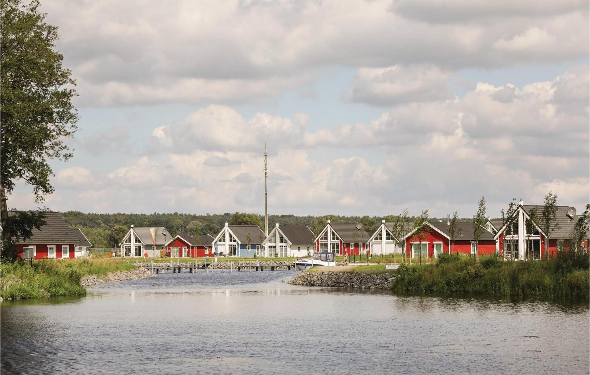 Beach Front Home In Zerpenschleuse With Wifi Esterno foto